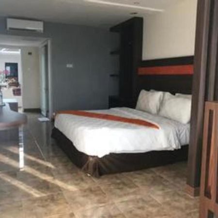 Satria Wisata Hotel Parepare Kültér fotó