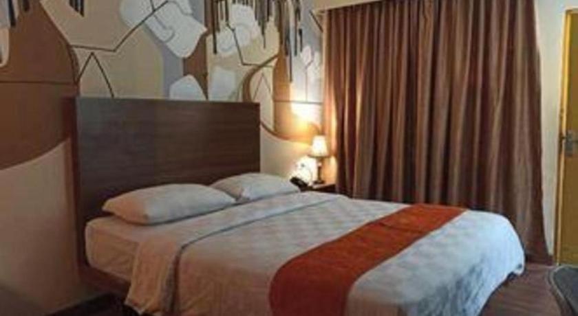 Satria Wisata Hotel Parepare Kültér fotó