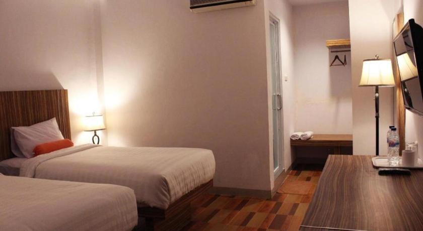 Satria Wisata Hotel Parepare Kültér fotó