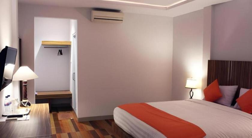 Satria Wisata Hotel Parepare Kültér fotó