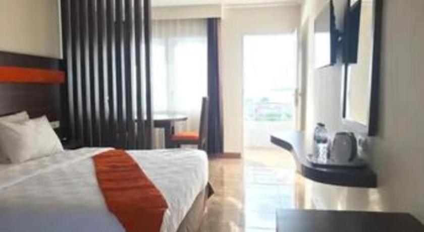 Satria Wisata Hotel Parepare Kültér fotó