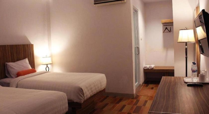 Satria Wisata Hotel Parepare Kültér fotó