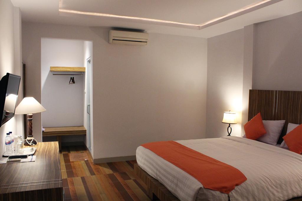 Satria Wisata Hotel Parepare Kültér fotó