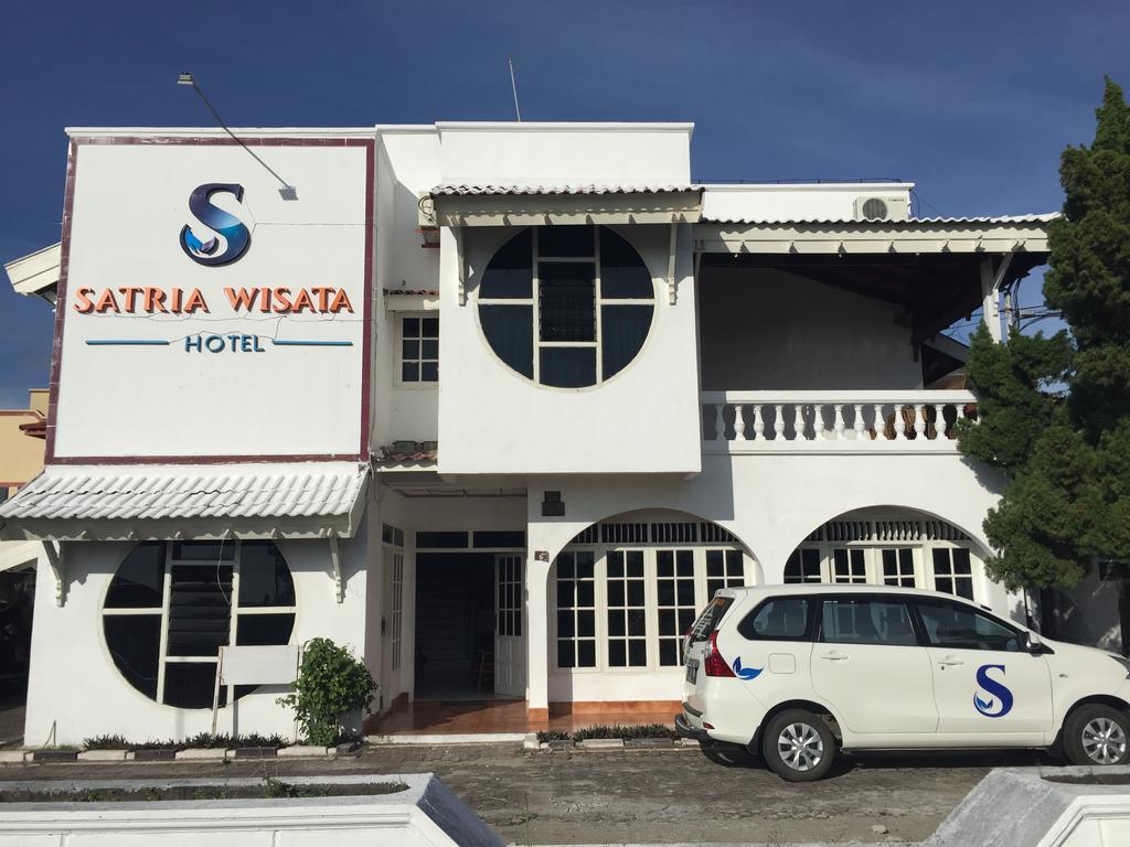 Satria Wisata Hotel Parepare Kültér fotó